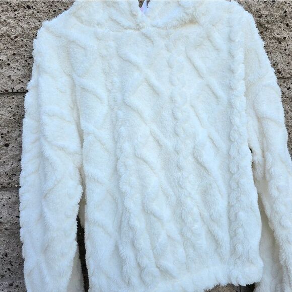 Cozy White Faux Fur Hooded Sweater - Picture 6 of 15